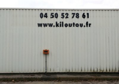 Enseigne avec lettres découpées pour Kiloutou (Annecy) par SES Grigny -Lyon