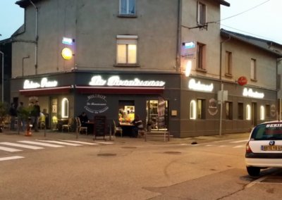 Habillage de façade à proximité de Lyon pour le bistrot La Renaissance (Grigny )