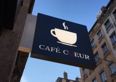 Votre enseigne à Lyon: Caisson double-face ajouré rétro-éclairé par leds à Lyon pour Café Coeur (Lyon 69002)