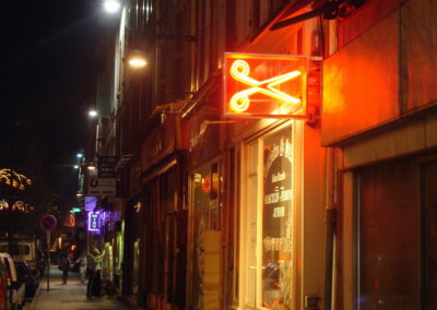 Vos enseignes néons à Lyon: Enseigne lumineuse avec néons pour le Salon Ricardo (Givors) par SES (Grigny-Lyon)
