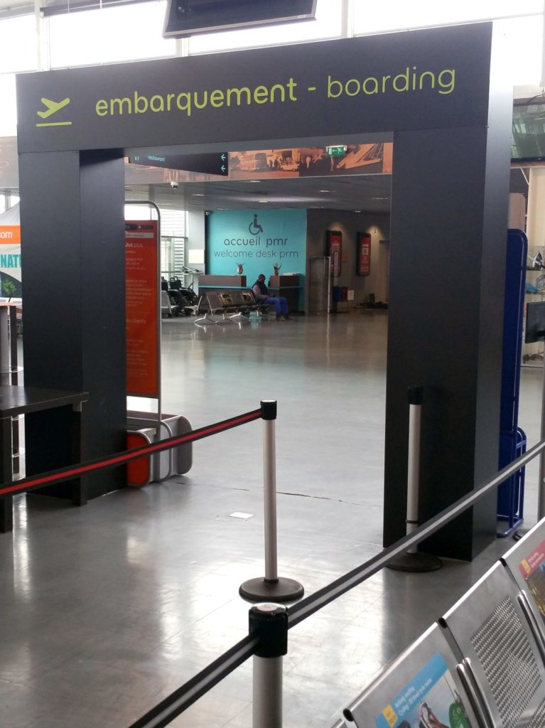 Portique d'embarquement Aéroport dans le Rhône par SES (Grigny Lyon) SES Enseignes et Portique d'embarquement Aéroport dans le Rhône par SES (Grigny Lyon) SES Enseignes et