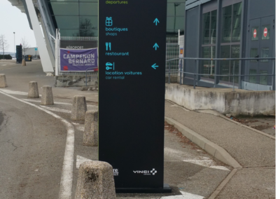 Totem Directionnel Aéroport dans le Rhône par SES (Grigny -Lyon)