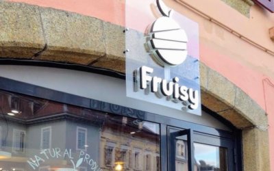 Enseigne simple face avec lettres rétro-éclairées par leds pour FRUISY (Evian)