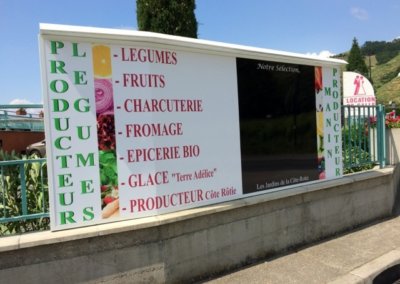 Enseigne panneau adhésivé en forme à proximité de Lyon par SES (Rhône)