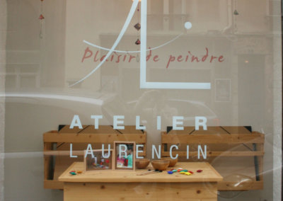 Vitrine avec adhésifs et Stickers intérieur (69002 LYON)