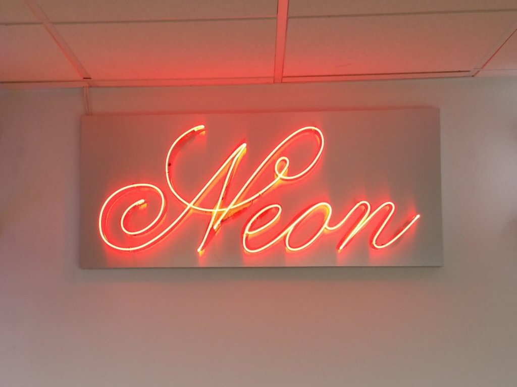 LE NEON EST DE RETOUR! Voici des exemples de réalisations faites avec