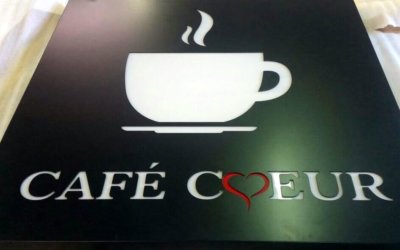 Un caisson double-face ajouré rétro-éclairé et un caisson simple face ajouré rétro- éclairé par led pour CAFE COEUR (Lyon 69002)