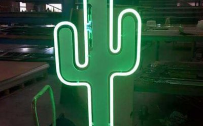Cactus en PMMA avec silhouette néon