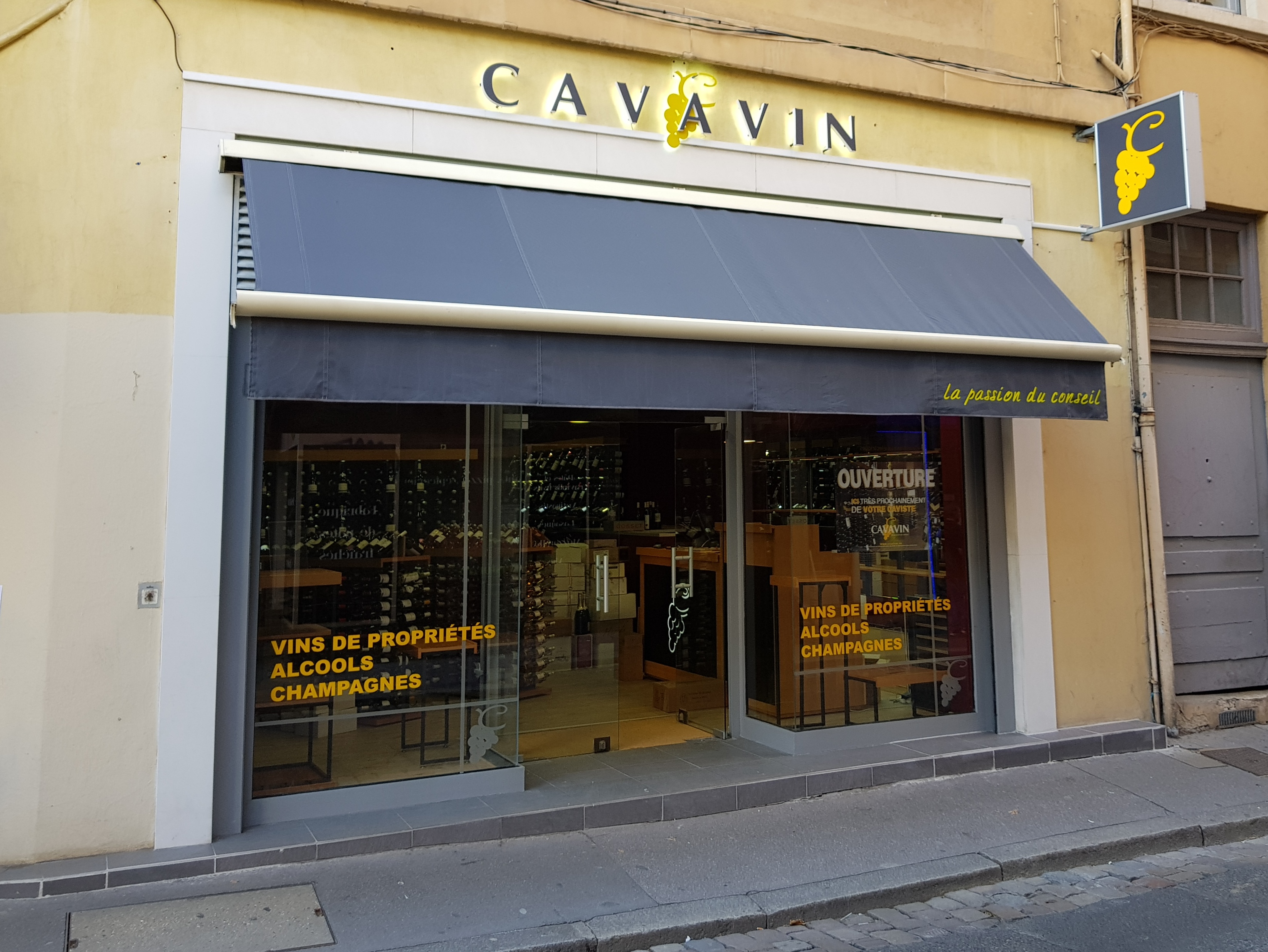 Enseigne à Lyon pour notre client Cavavin Lyon Croix-Rousse
