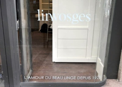 Marquage adhésif vitrine pour Linvosges Saint Etienne (42000)