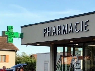 Vos enseignes à Lyon: Croix de Pharmacie et texte Pharmacie - SES à Grigny dans le Rhone proche de Lyon pour la Pharmacie de la Boisse