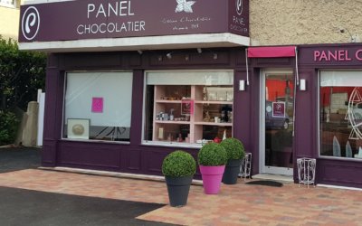 Enseigne Lumineuse et Panneau dans le Rhône pour  la Chocolaterie Panel à Grigny