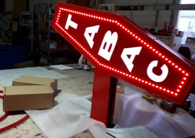 Votre enseigne à Lyon: Fabrication Carotte d'un Tabac à Lyon led point à point