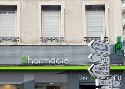 Enseigne pharmacie Lyon Maisons Neuves