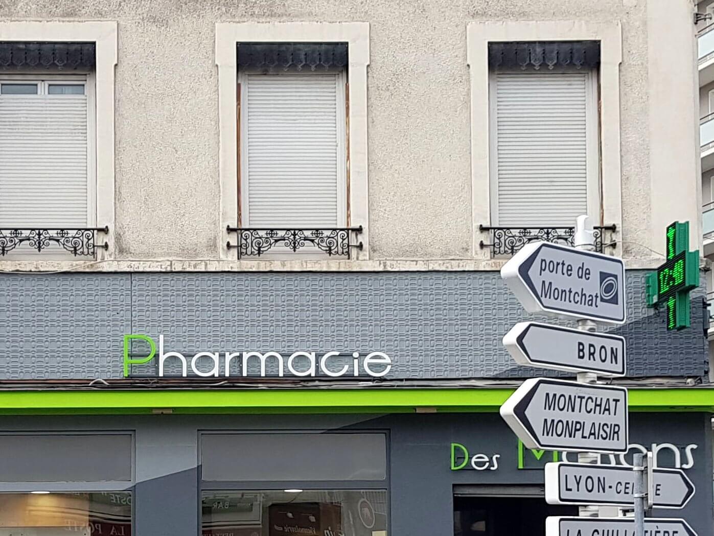 Enseignes Pharmacie et Croix de Pharmacie Lumineuse à Lyon