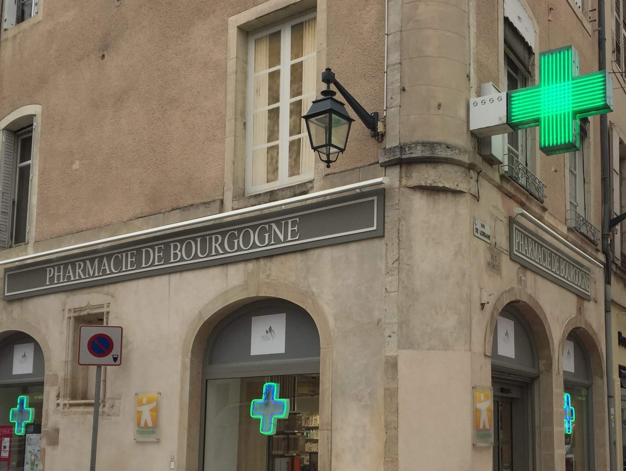 Enseigne et éclairage Pharmacie à Beaune par SES Lyon- Grigny