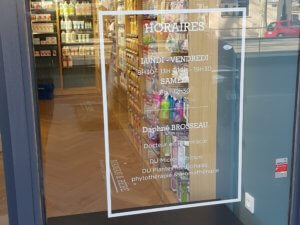 Vos enseignes à Lyon - Adhésif Vitrine Pharmacie Sainte Blandine Lyon