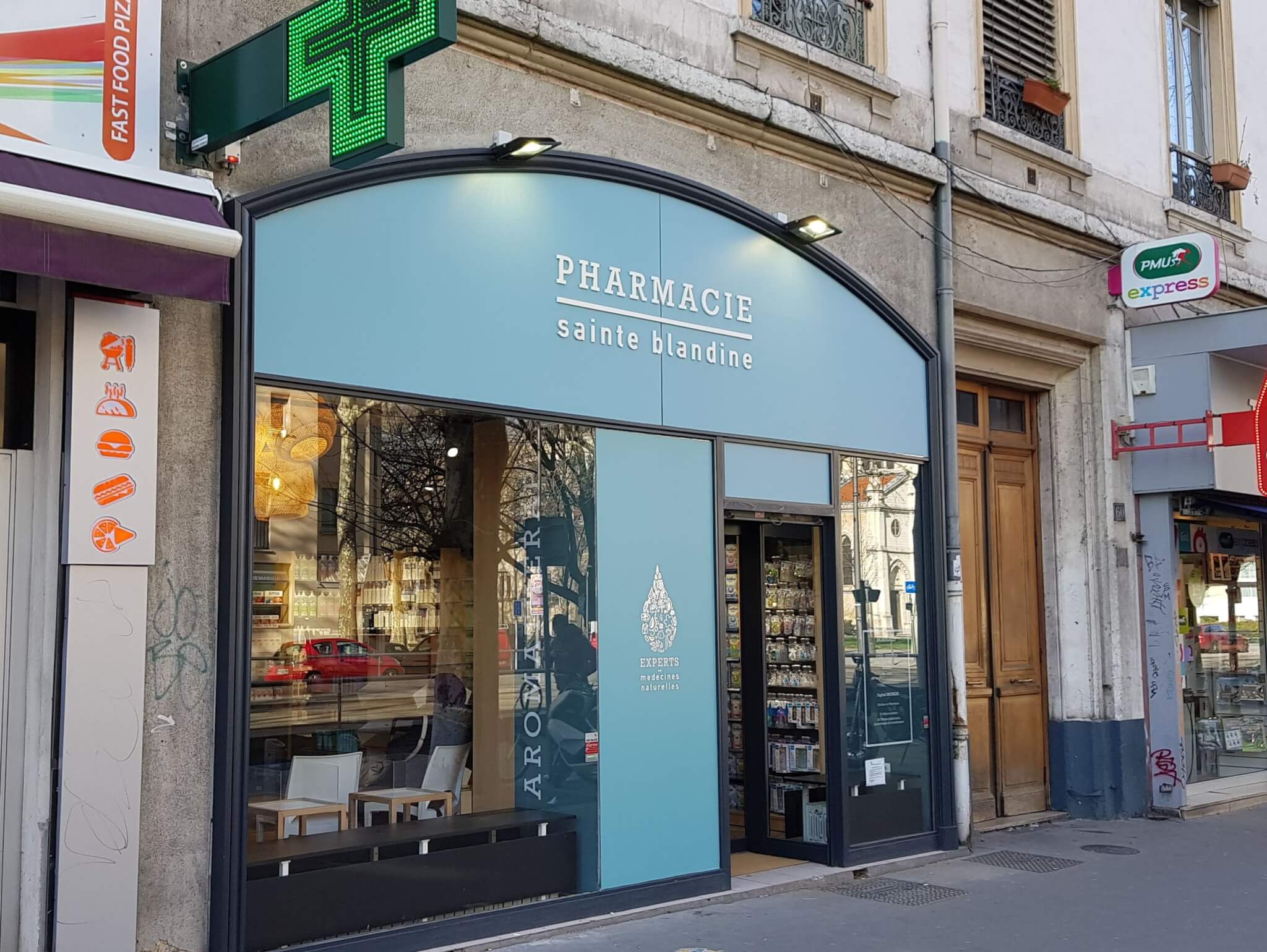 Vos enseignes à Lyon - Habillage façade et enseigne Pharmacie Lyon - Sainte Blandine - Perrache