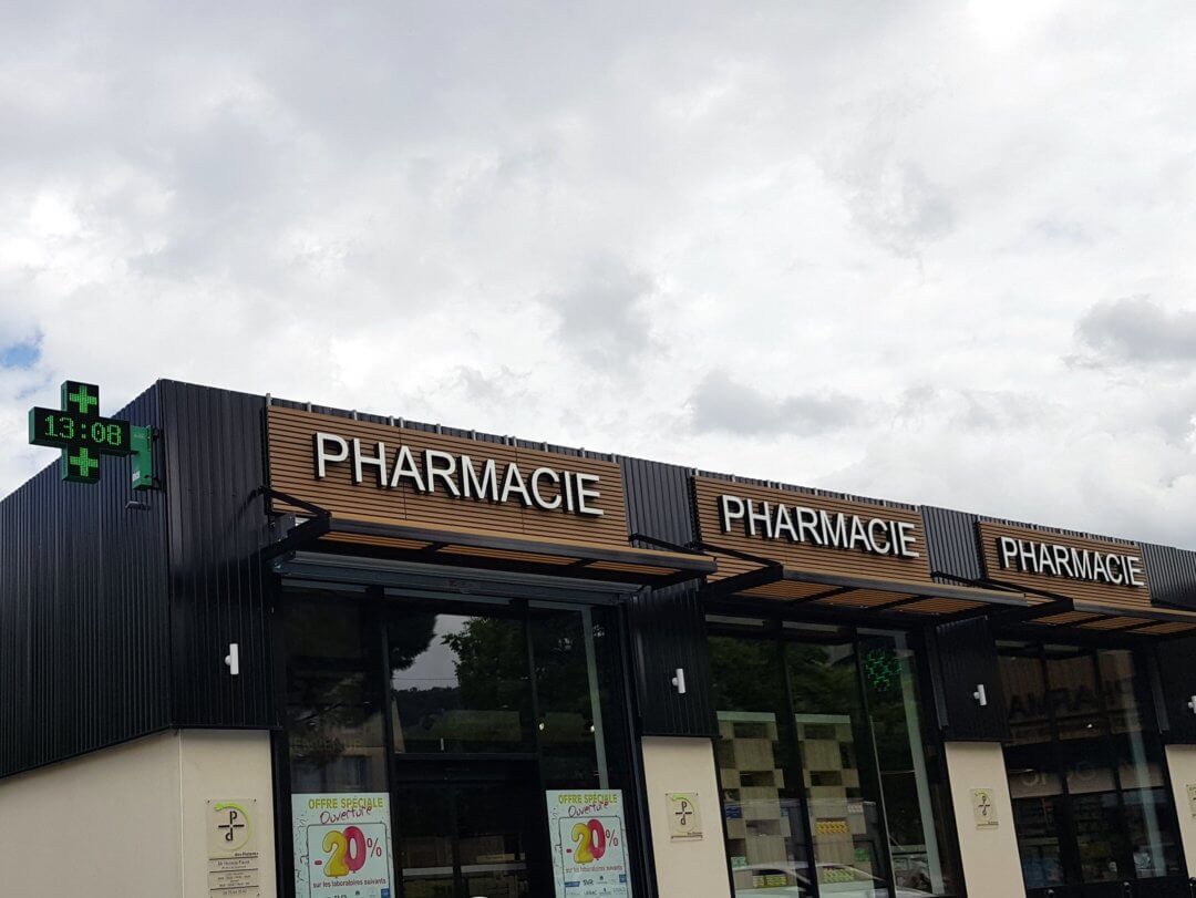Enseignes pour la Pharmacie des Platanes - SES Enseignes et Signalétiques