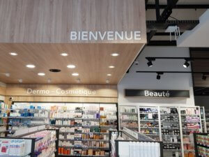 Enseigne Lettres découpées Pharmacie Les Platanes Drôme -SES Grigny Lyon