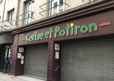 Enseigne à Lyon- Lettres boitier - Habillage façade- Drapeau lumineux - Neuville sur Saône