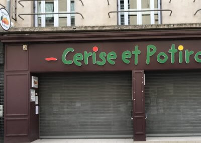 Habillage façade et enseigne lumineuse - Drapeau Neuville sur Saône