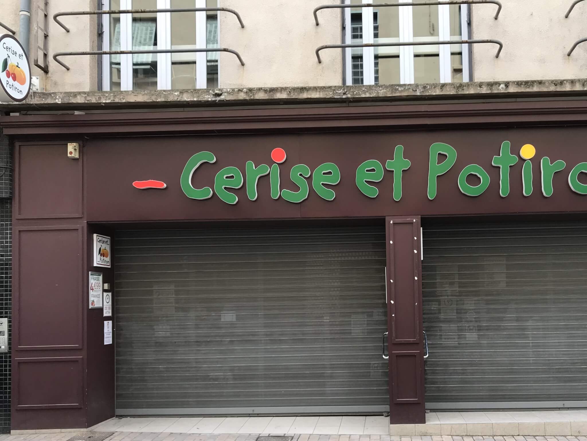 Enseigne à Lyon- Lettres boitier - Habillage façade- Drapeau lumineux - Neuville sur Saône
