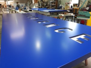 Fabrication enseigne Lyon - texte évidé avec contre- collage - éclairage led- SES Grigny -Rhône
