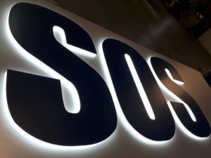 Vos enseignes à Lyon - lettre bloc led enseigne lumineuse led - SES Grigny - Rhône -pour SOS MAIN