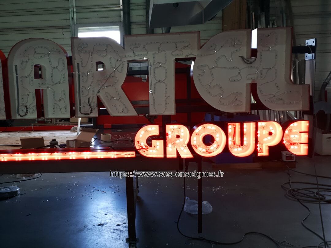 Enseigne lumineuse led à Lyon- SES Grigny - pour Martel Groupe