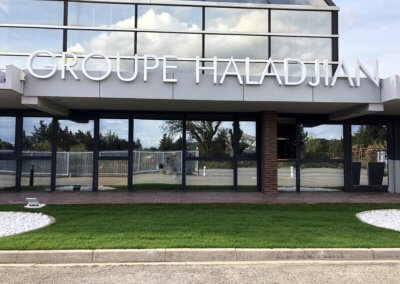 Enseigne lettre relief lumineuse pour le Groupe Haladjian SES Grigny-Lyon