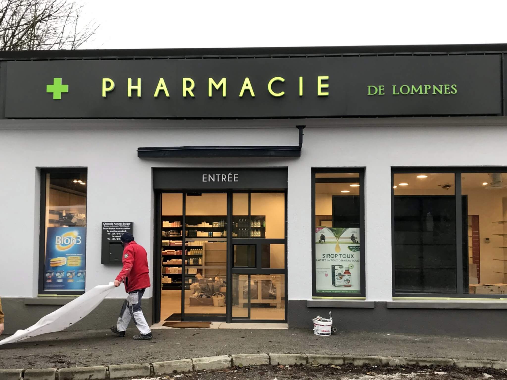 Installation Enseignes Pharmacie de Lompnes- Fabricant et installateur d'enseignes Lyon -SES Grigny