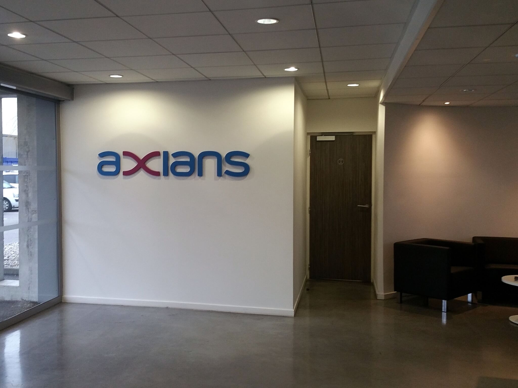 Enseigne intérieur bureaux Axians - SES Grigny Lyon - Enseigniste