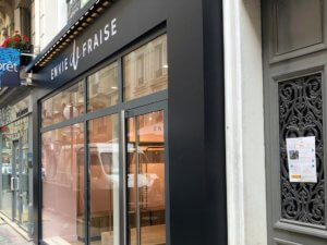 Enseigne-boutique-Envie-de-Fraise-Paris-17-SES enseignes et signalétique Lyon