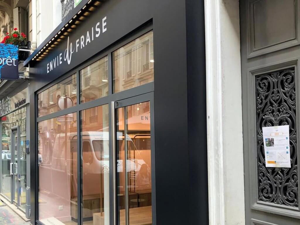 Enseigne et rampe Lumineuse Envie de Fraise Paris 17 - SES enseignes et signalétiques