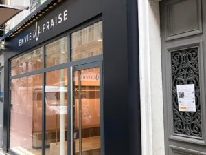 Enseigne-et-signaletique-Boutique-Envie-de-Fraise-Rue-de-Levis-Paris-17-SES-enseignes-Lyon-Enseigniste