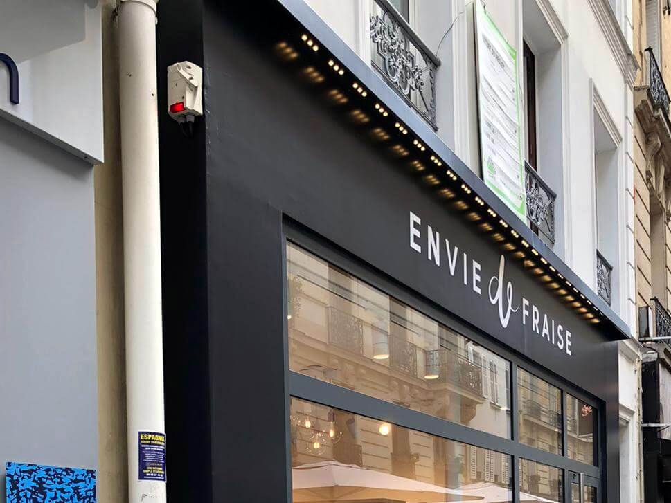 Adhésif enseigne et rampe lumineuse led Envie de Fraise Paris 17