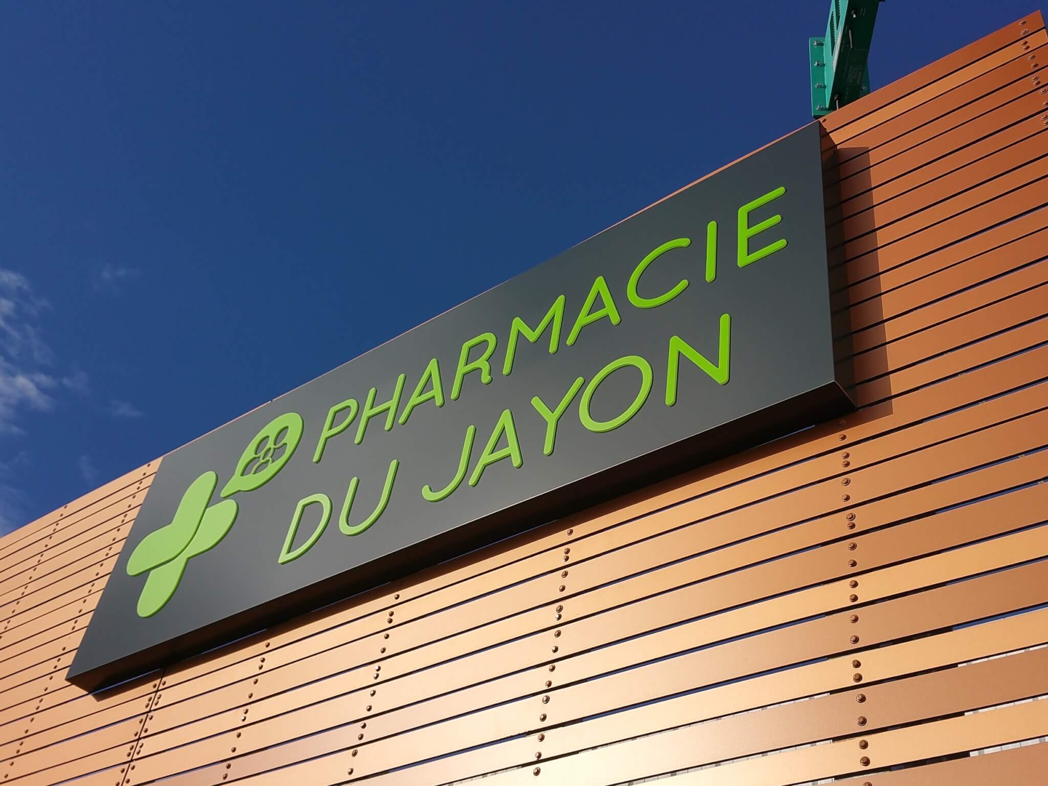 Enseigne Pharmacie Lyon- Pharmacie du Jayon Grigny - SES Fabrication Installation enseigne sur-mesure