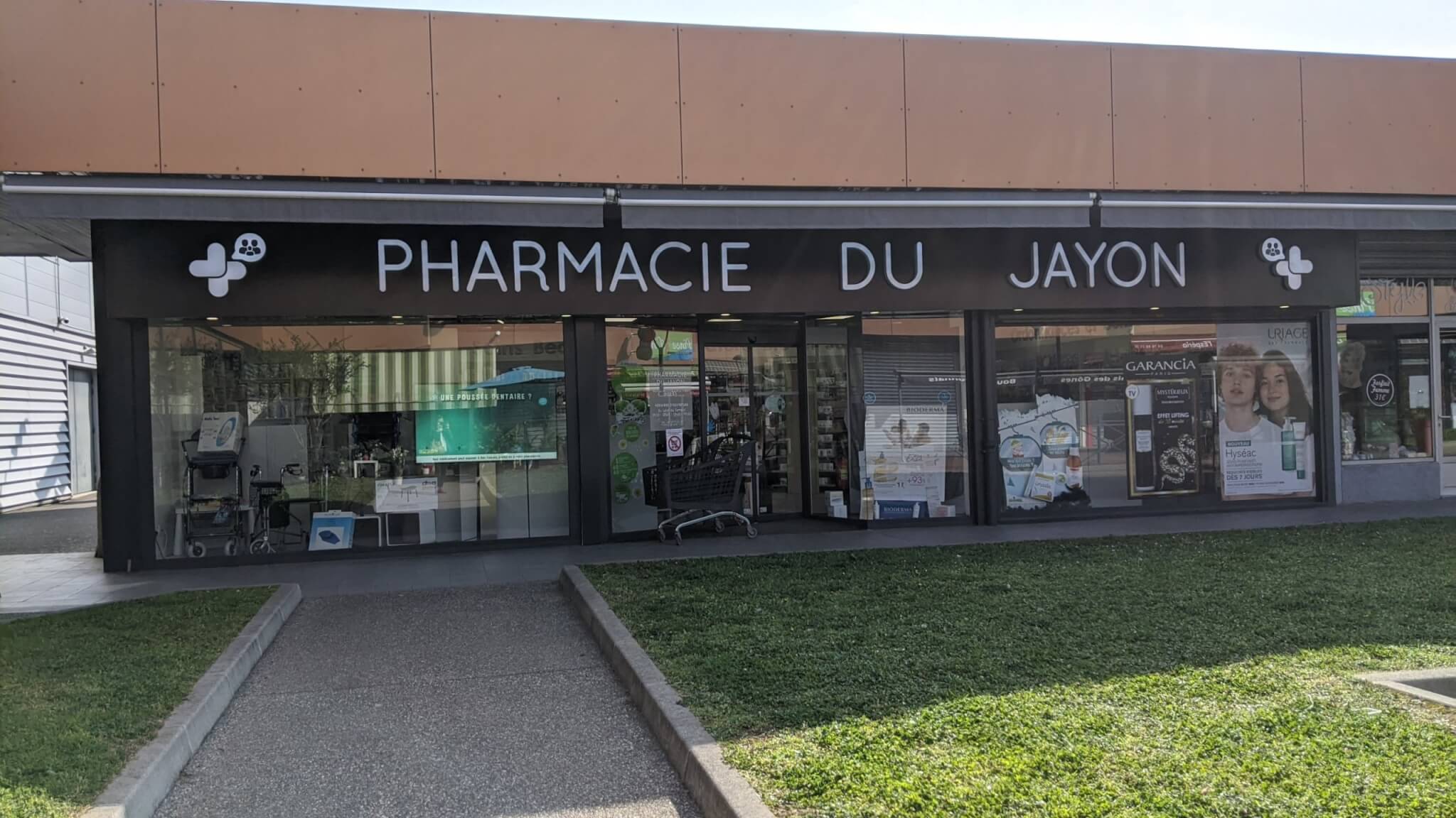 Nouvelle enseigne Pharmacie du Jayon Grigny Rhone -SES Enseigniste fabrication d'enseignes et signalétiques sur mesure